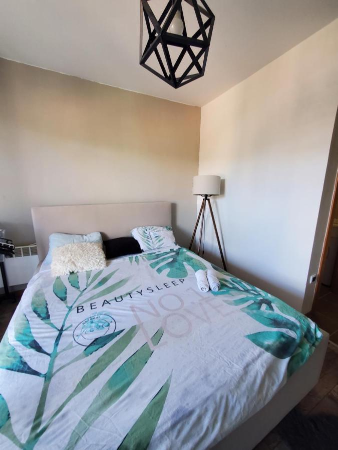 Sleep And Drive Cosy Apartment