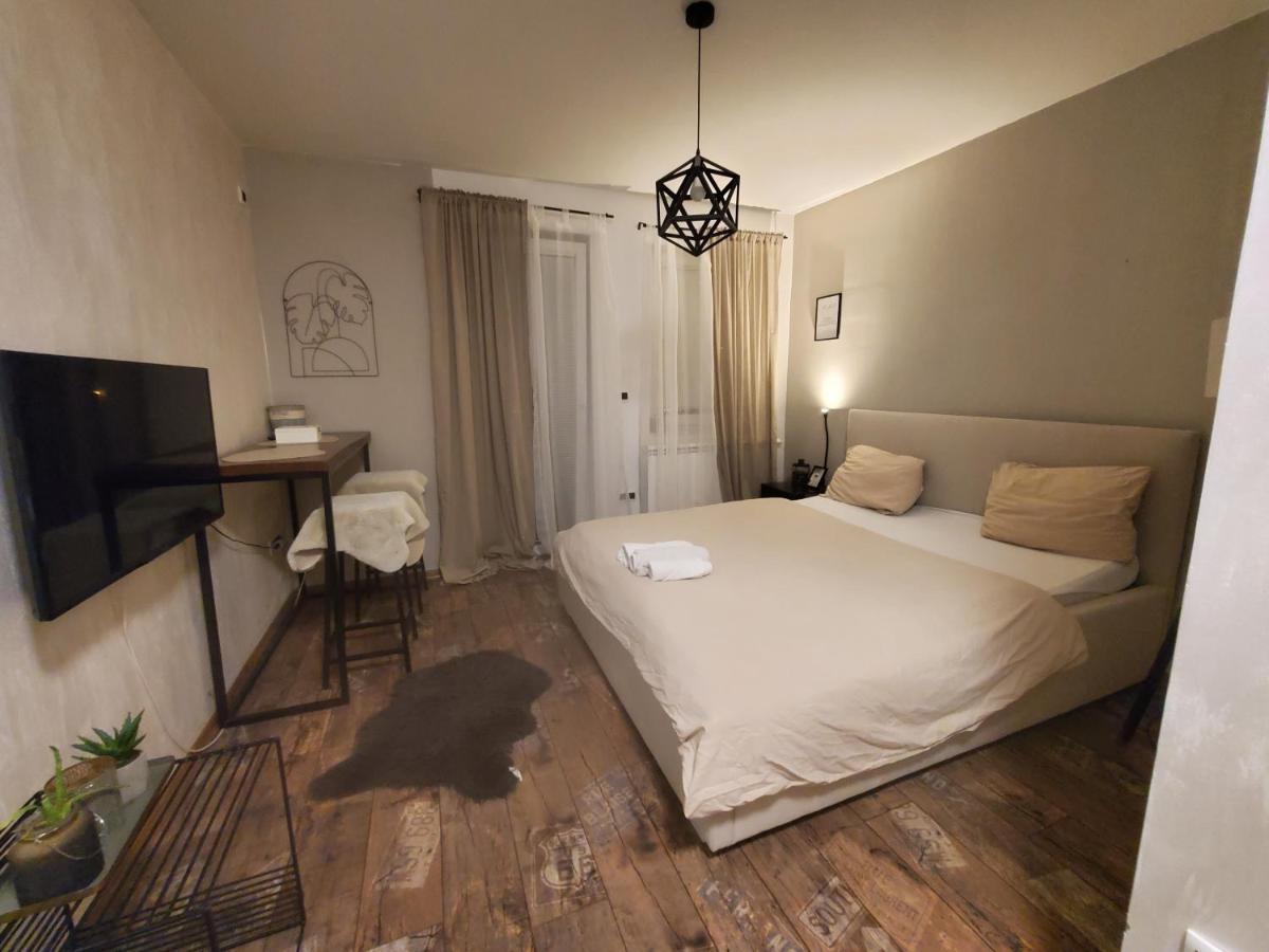 Sleep And Drive Cosy Apartment